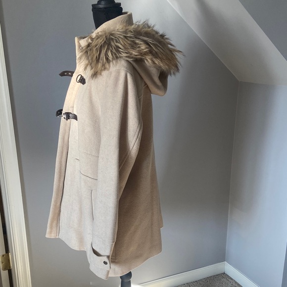 CoffeeShop Cream Toggle Coat with Faux Fur Hood - Picture 3 of 6